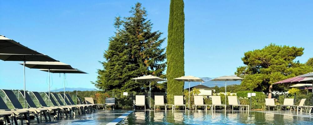 Everness Hotel & Resort 1