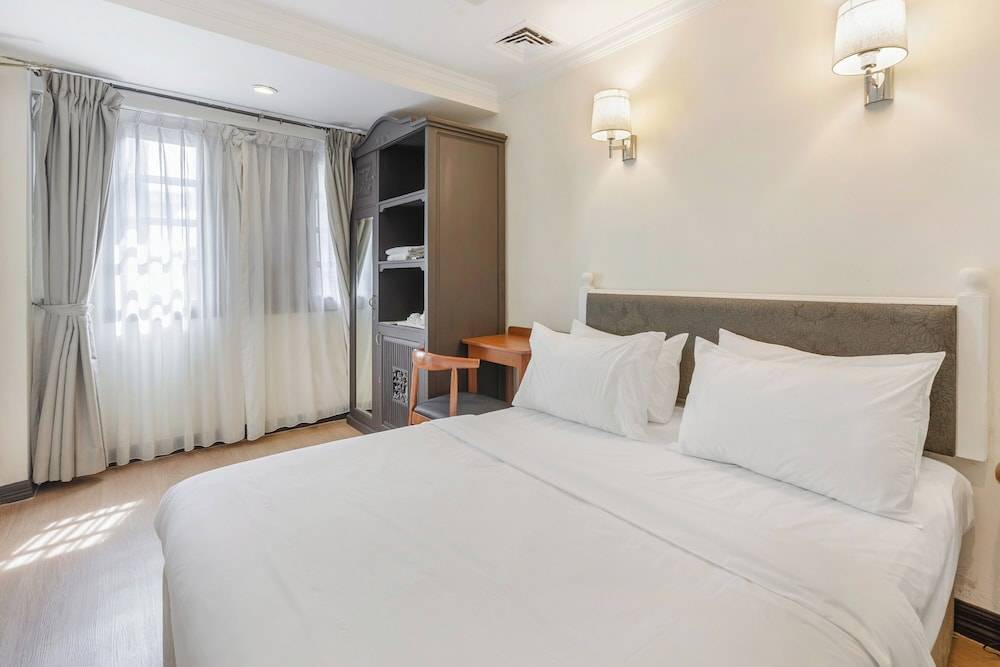 iNN at Temple St by Q Loft Newly Renovated 1