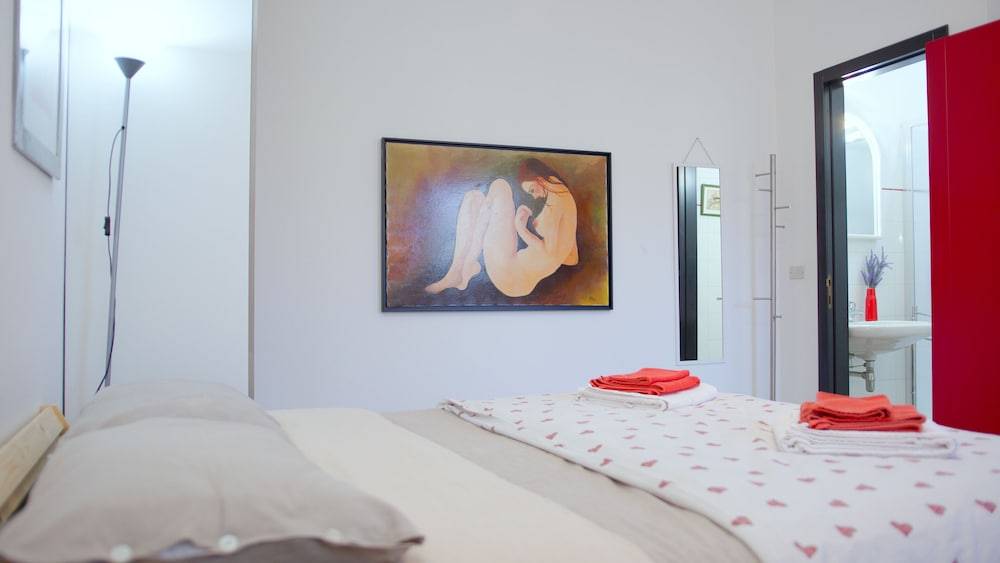 Studio-Sleeps 2-AirCon-Town Centre-Free Parking 1