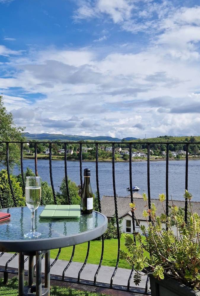 Lochnell Arms Hotel 1