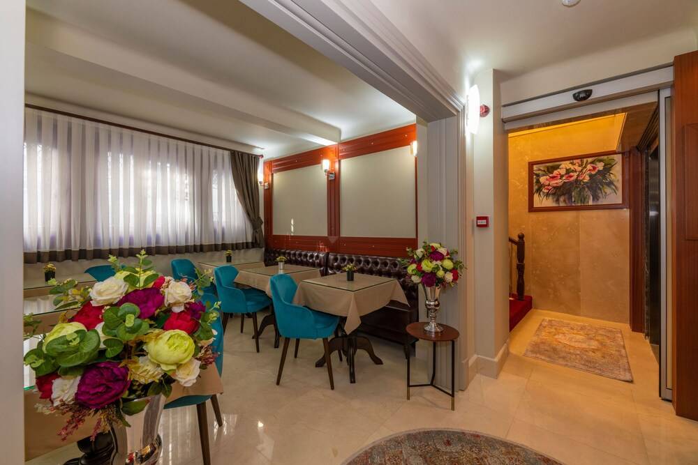 Blue Gilroy Hotel 2