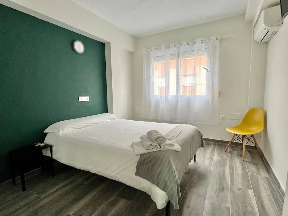 Click & Room 1