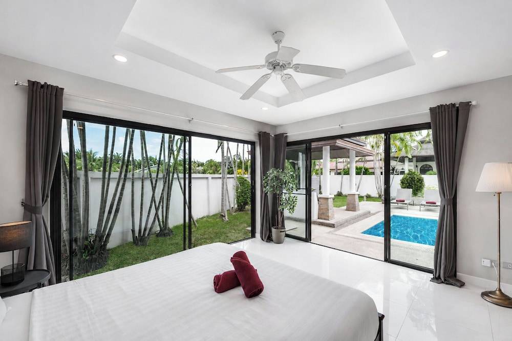 Boutique 3BR Pool Villa White Cove Rawai 2