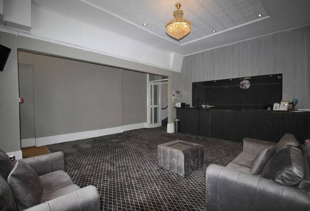Hyde Park Court Hotel 2
