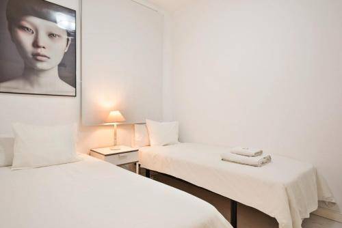 The White Flats Les Corts 2