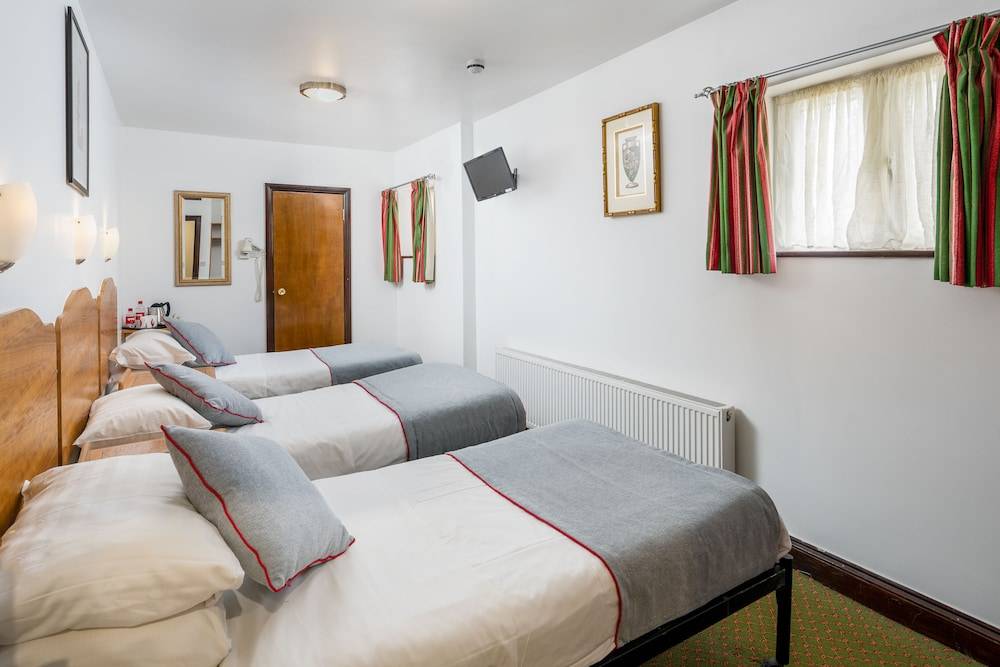 Abbey Hotel, London Shepherd's Bush 1