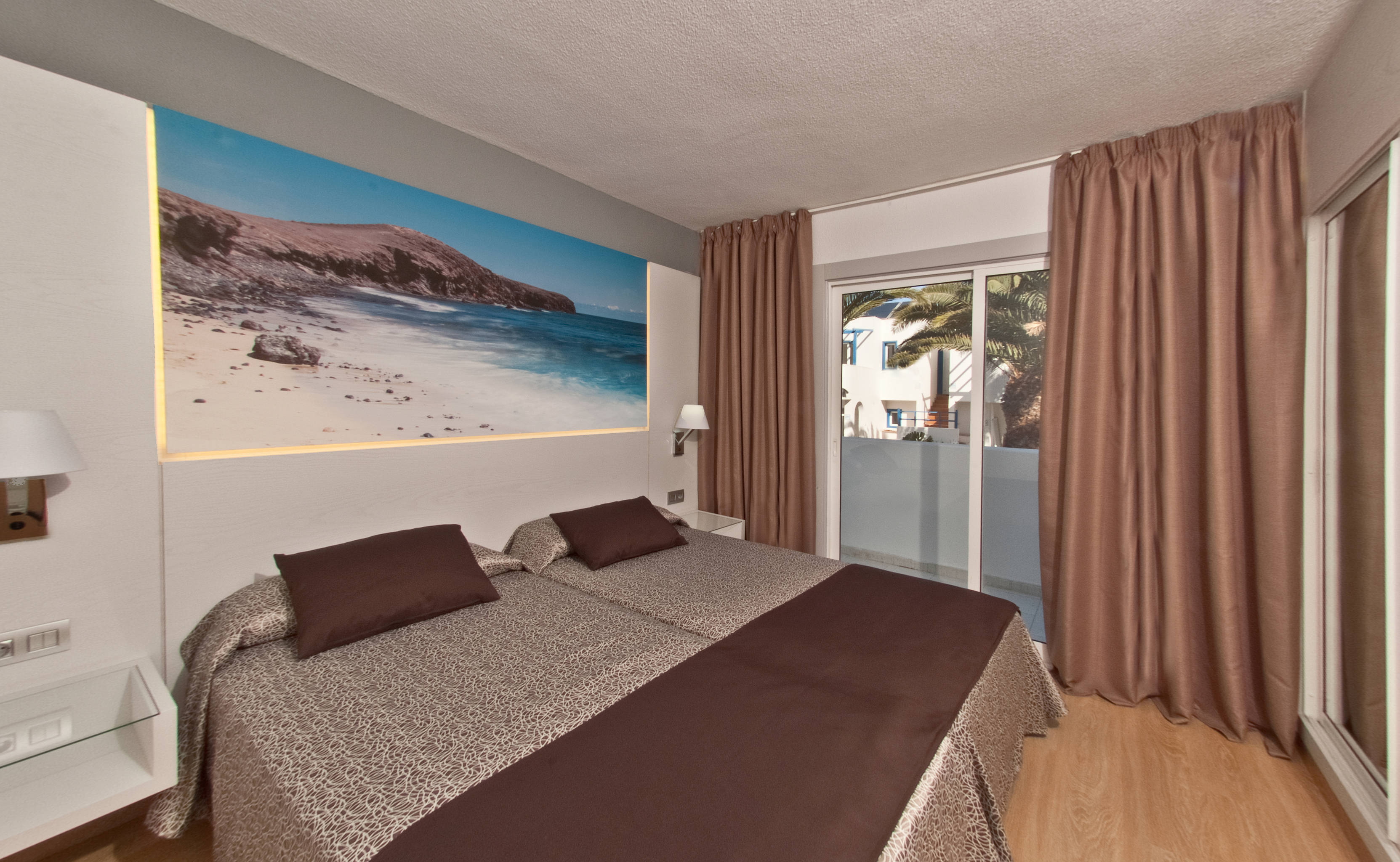 HL Paradise Island 1