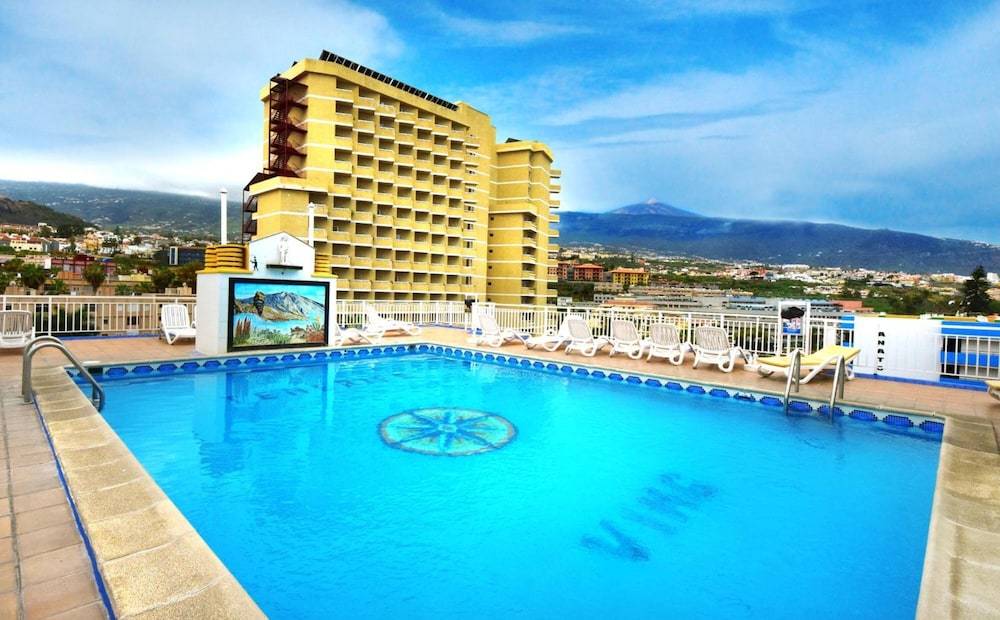 Skyview Hotel by LIVVO 1