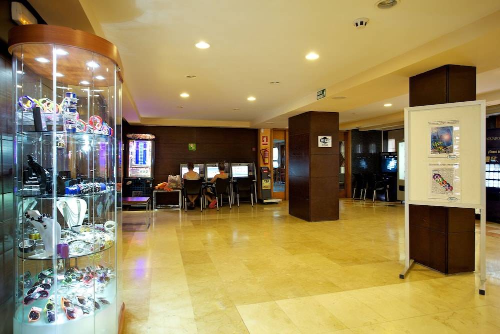 Ona Luna Park - Adults Friendly 16 Years Plus 2