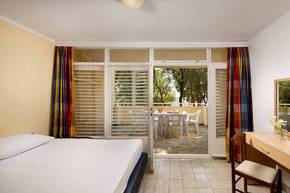 Lanterna Resort 2