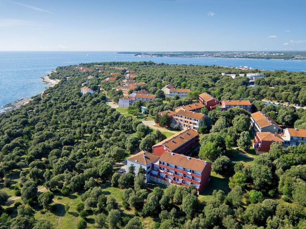 Lanterna Resort 1