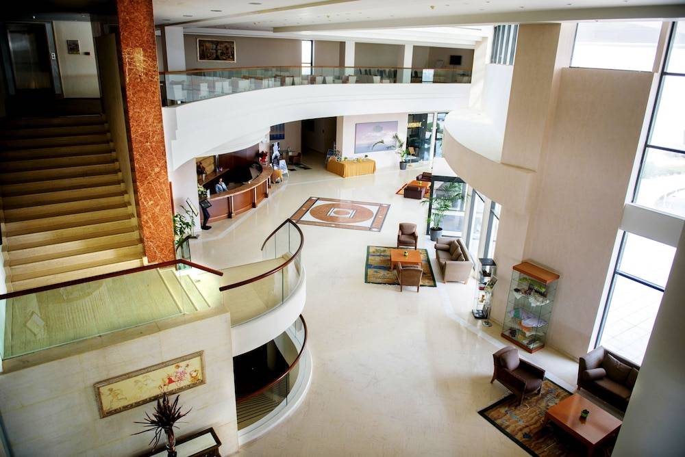 Ramada Plaza by Wyndham Thraki 2