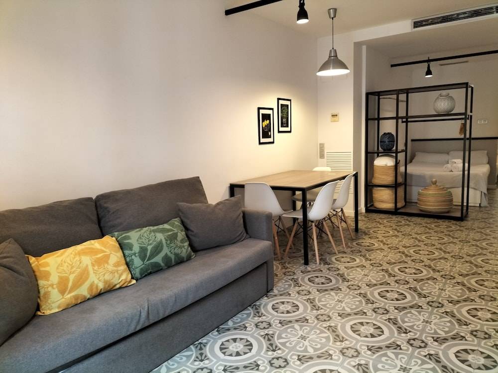 Liceu Apartments by gaiarooms 1