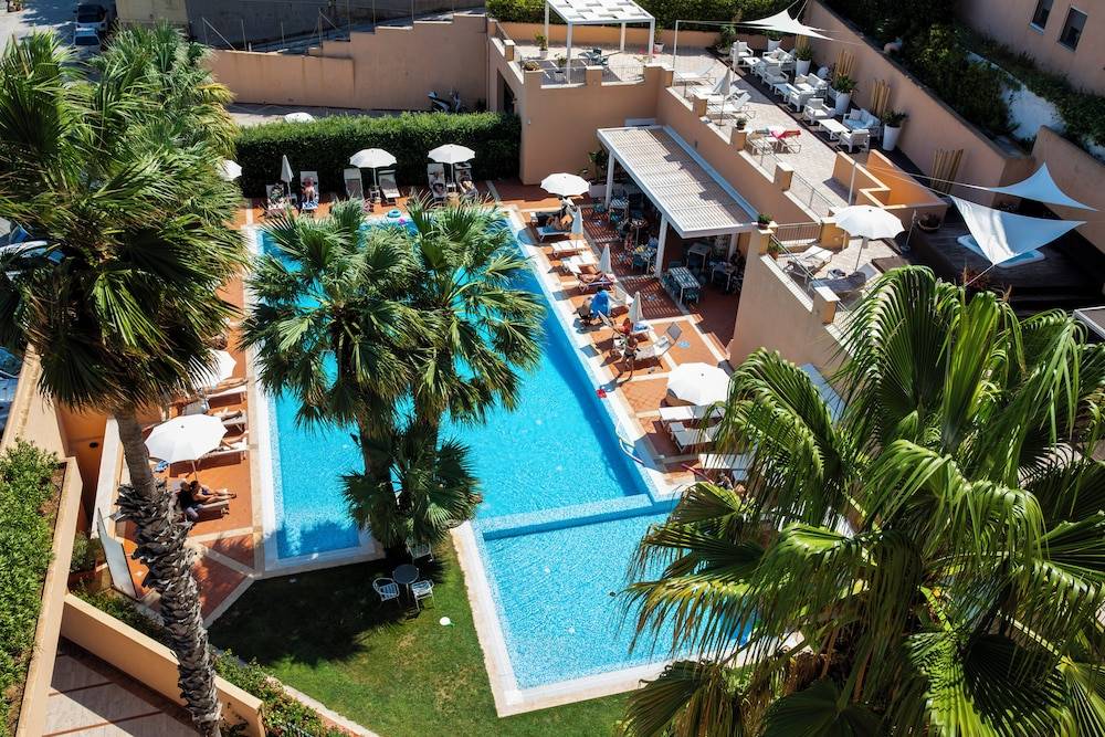 Hotel Punta Nord Est 1
