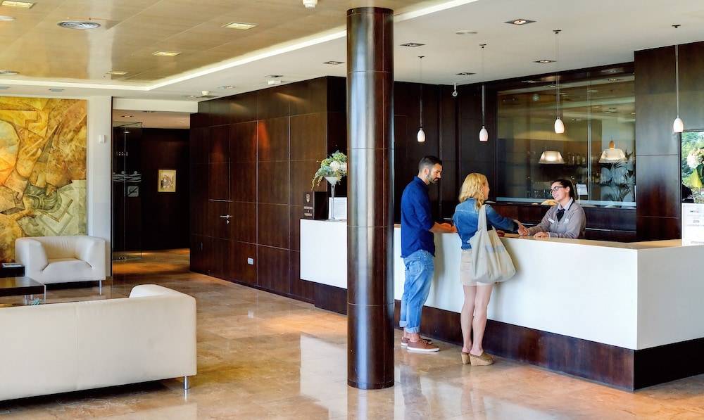 Oca Palacio De La Llorea Hotel & Spa 1