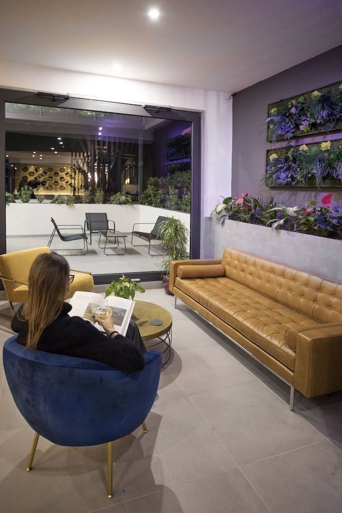 Moody smart & comfy Hotel 2