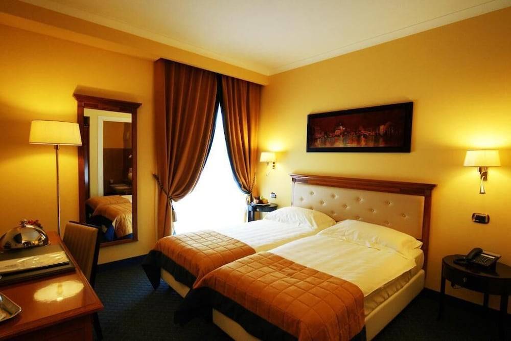 Bram Hotel 2