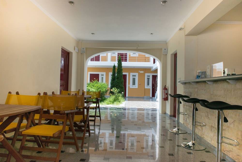 Summertime Inn 2