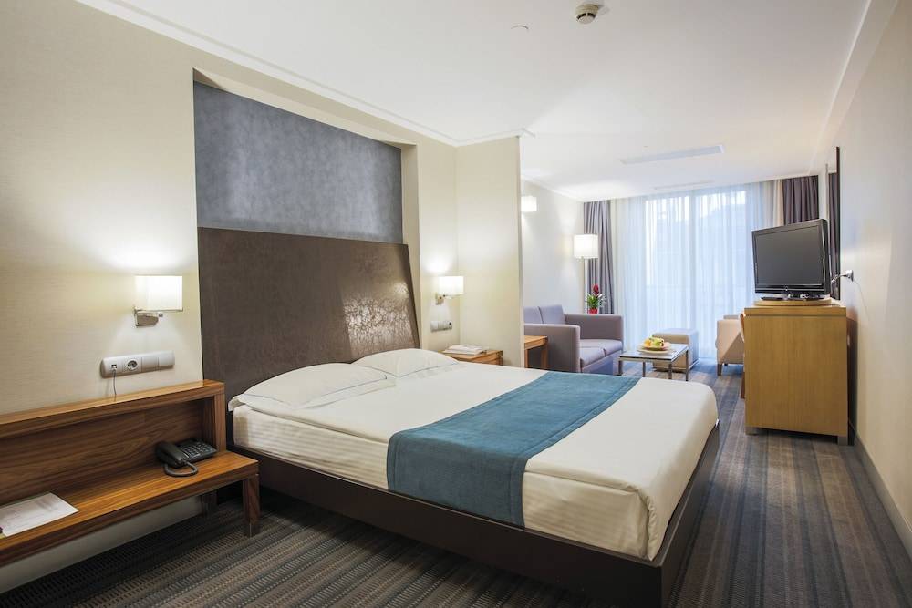 Housez Suites & Apartments Special Class 1