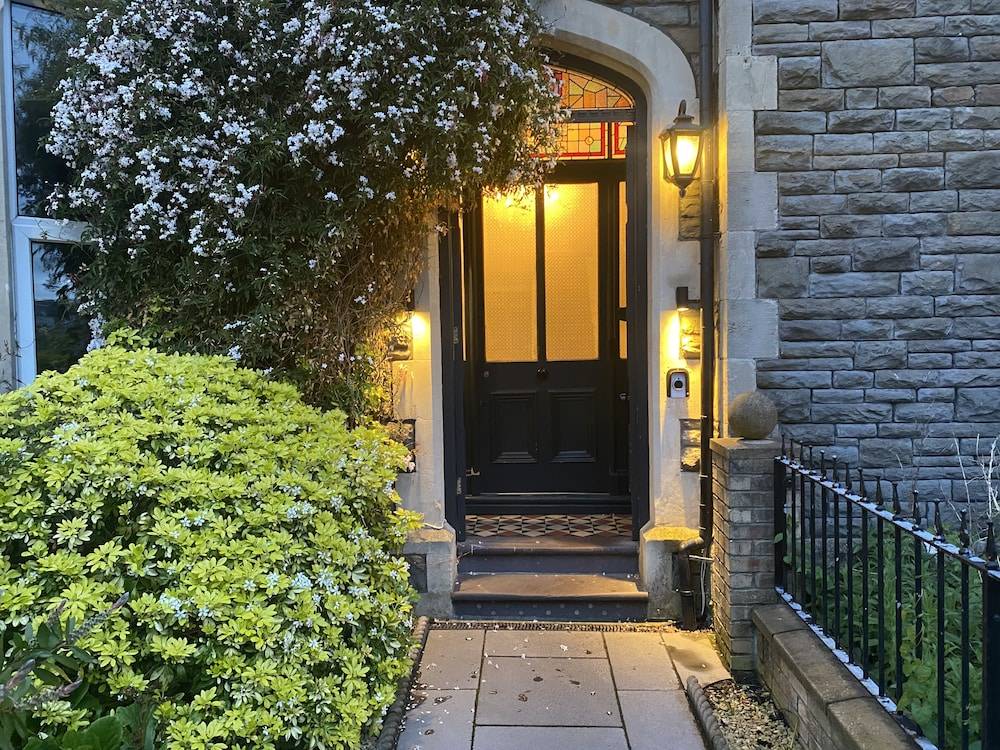 Number One Hundred Bed And Breakfast 1