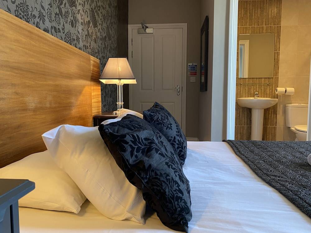 Number One Hundred Bed And Breakfast 2
