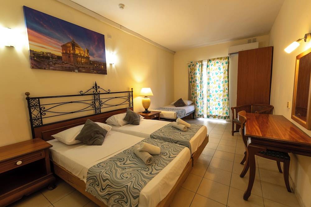 Qawra Point Holiday Complex 1