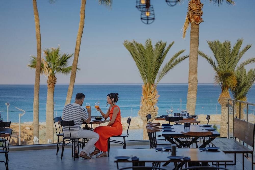 Golden Coast Beach Hotel 2