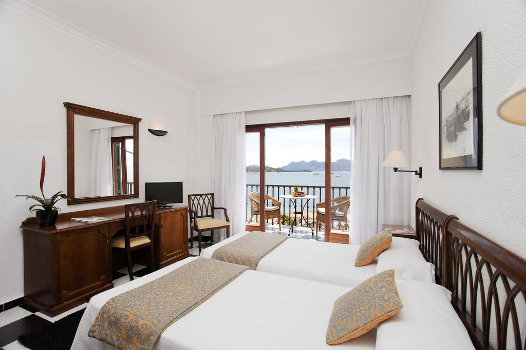 Hotel Sis Pins 1