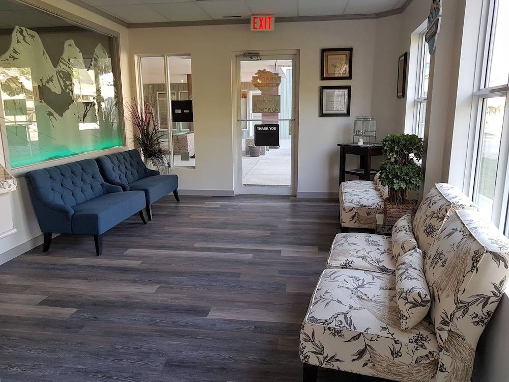 Sunset Resorts Canmore and Spa 1