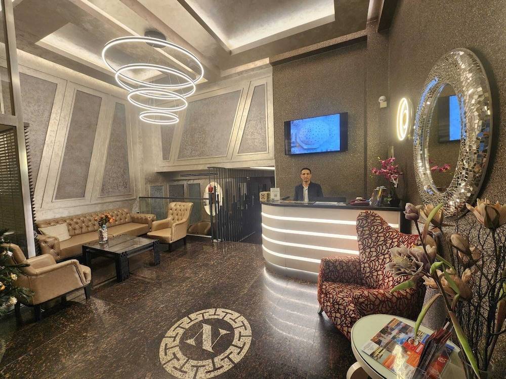 Nanda Hotel 1