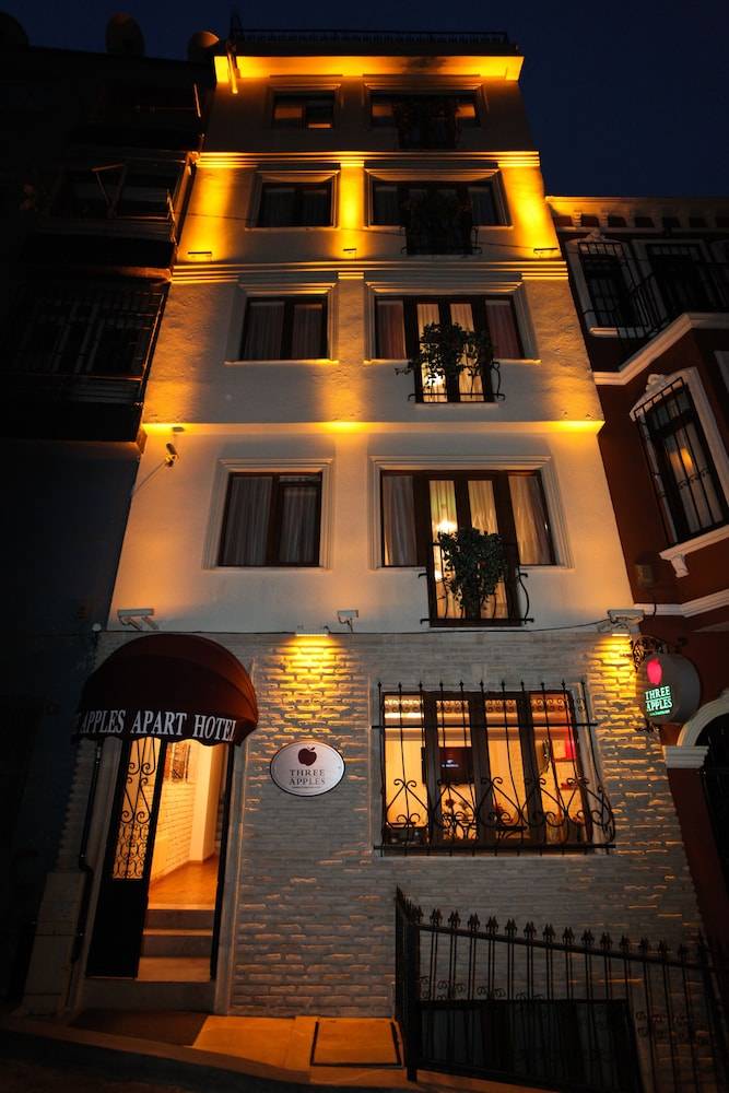 Three Apples Suites and Hotel 1