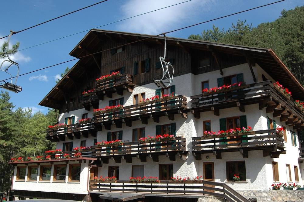 Hotel Garnì Mille Pini 1