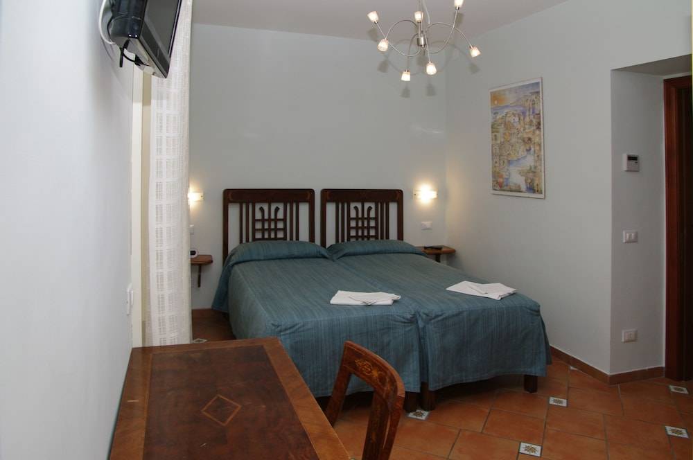 DolceVitaSorrento Guest House 2