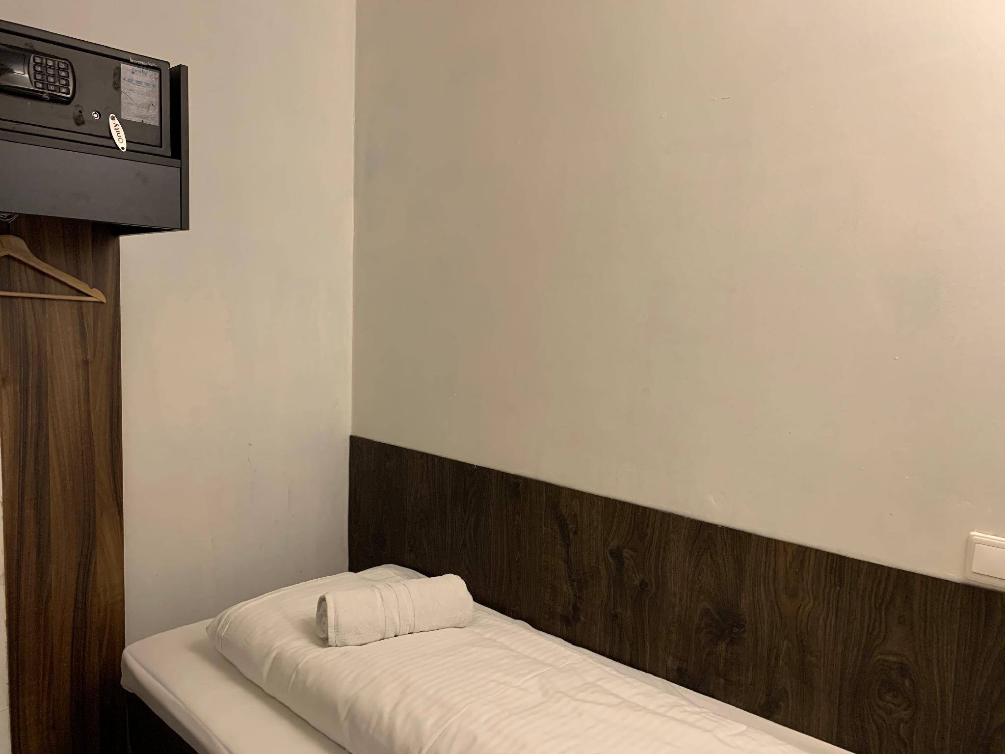 Dam Hotel 1