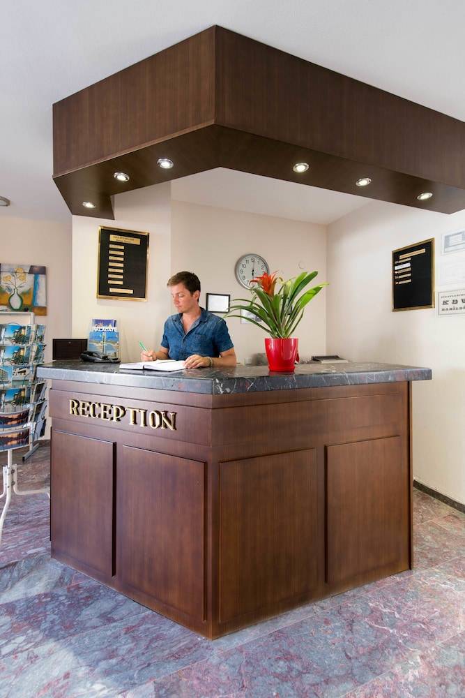 İleri Hotel & Apartments 2