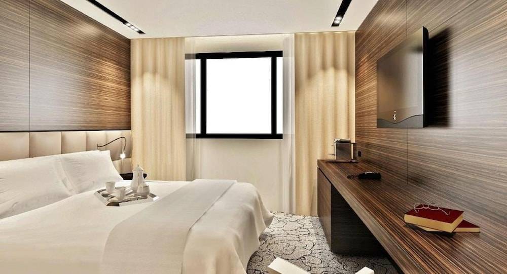 Howard Hotel Paris Orly Airport 1