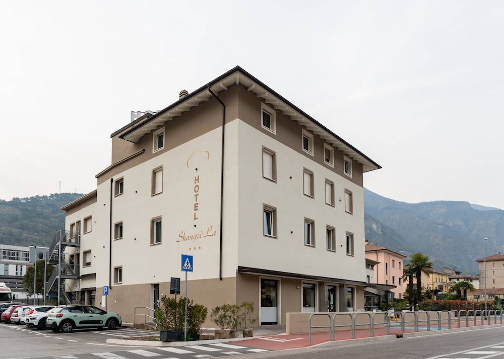 Hotel Shangri-La 1