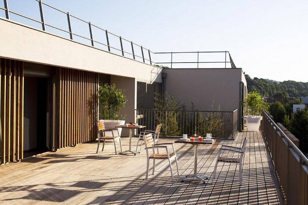 Adonis Lyon Dock Ouest 1