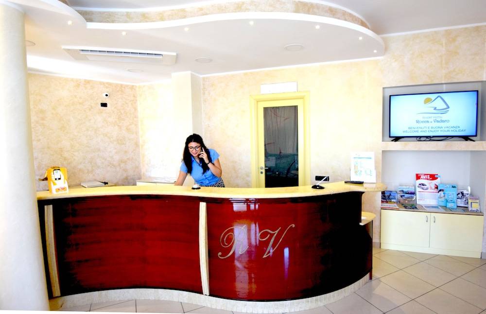 Resort Rocca di Vadaro - Seafront Suites, Rooms & Apartments 2