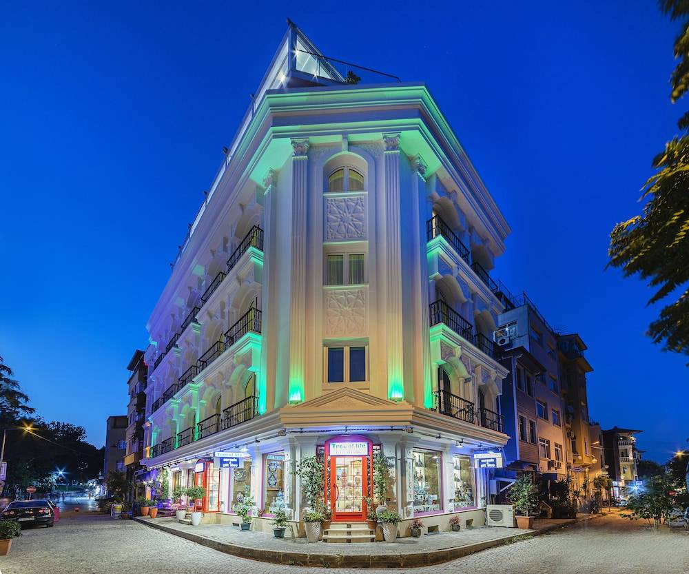 The Magnaura Palace Hotel 1