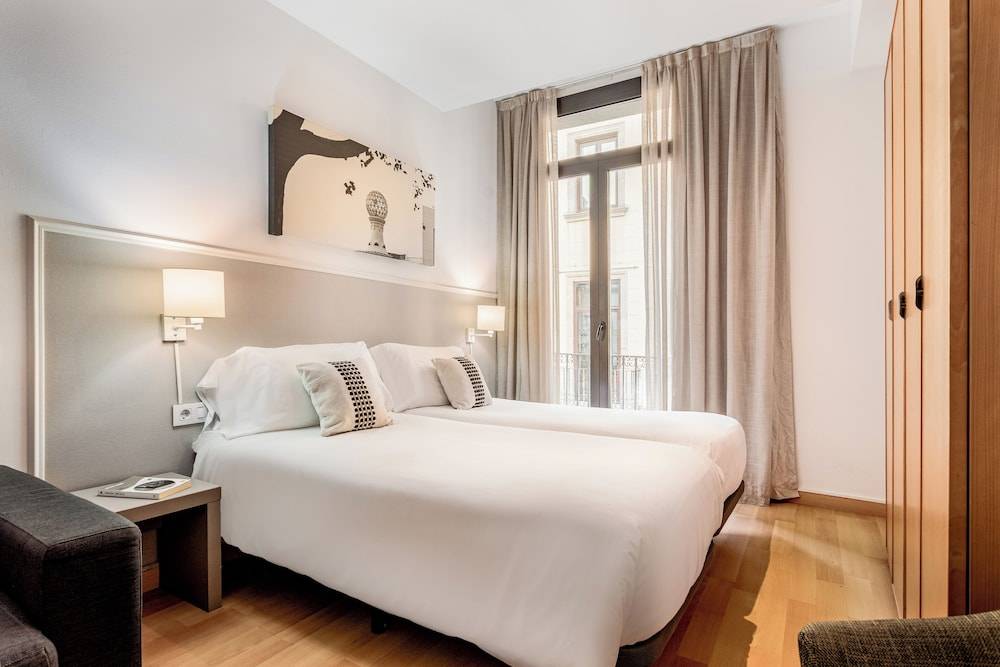 Aspasios Plaza Real Apartments 2