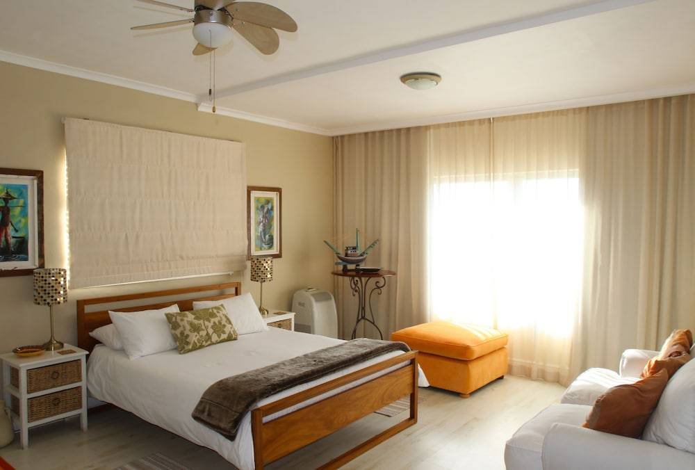 Dolphin Inn Guesthouse 2