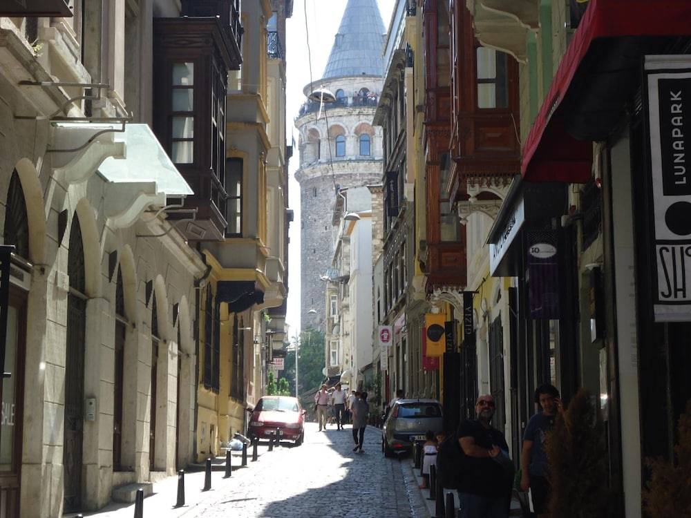 Meroddi Galata Mansion 1