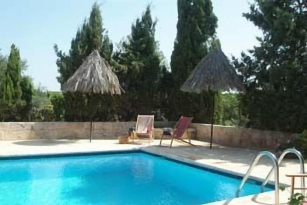 Ta' Bertu Host Family Bed & Breakfast 1