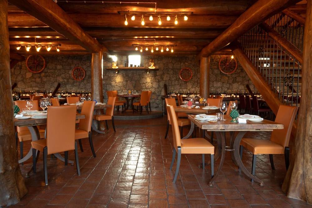 Etna Quota Mille Boutique Hotel, Typical Sicilian Food & Wine 1