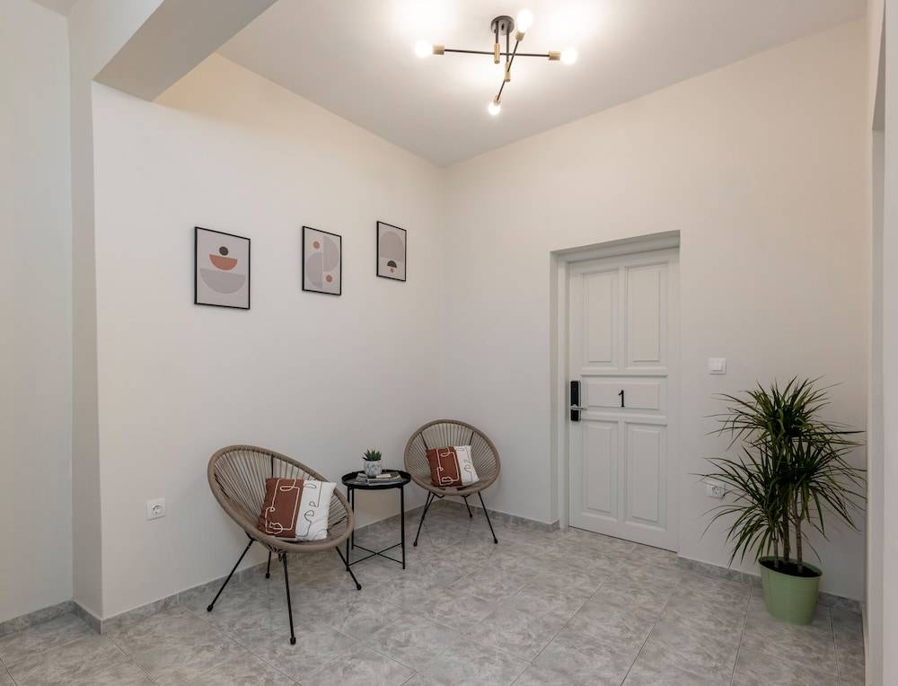 Capella Skiathos, Town 2