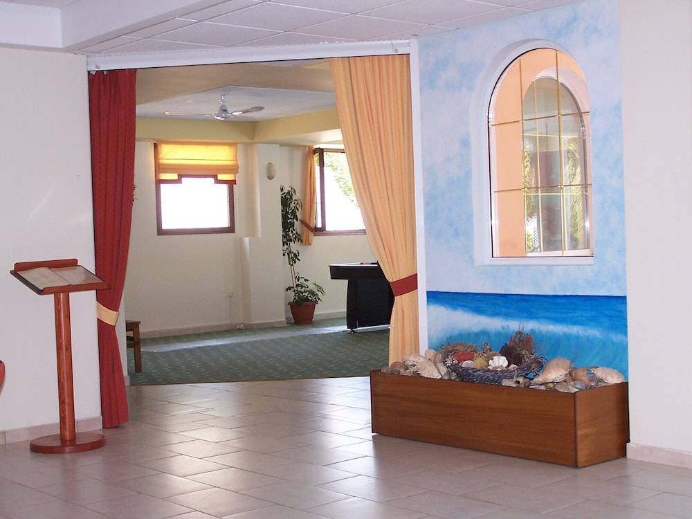 Perros Hotel 2