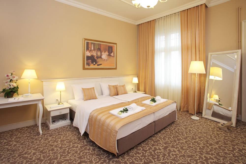 Booking Rooms 1
