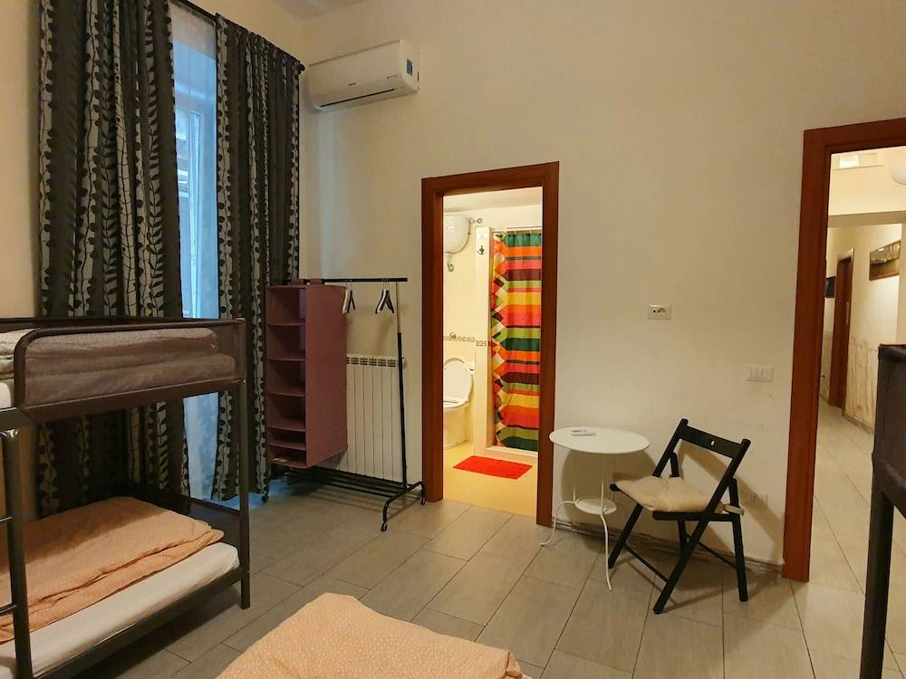 Hostel Mancini Naples 2