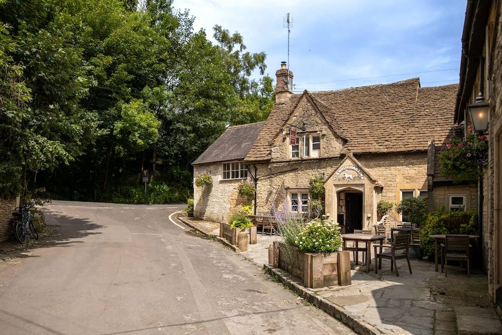 The White Hart Ford 1